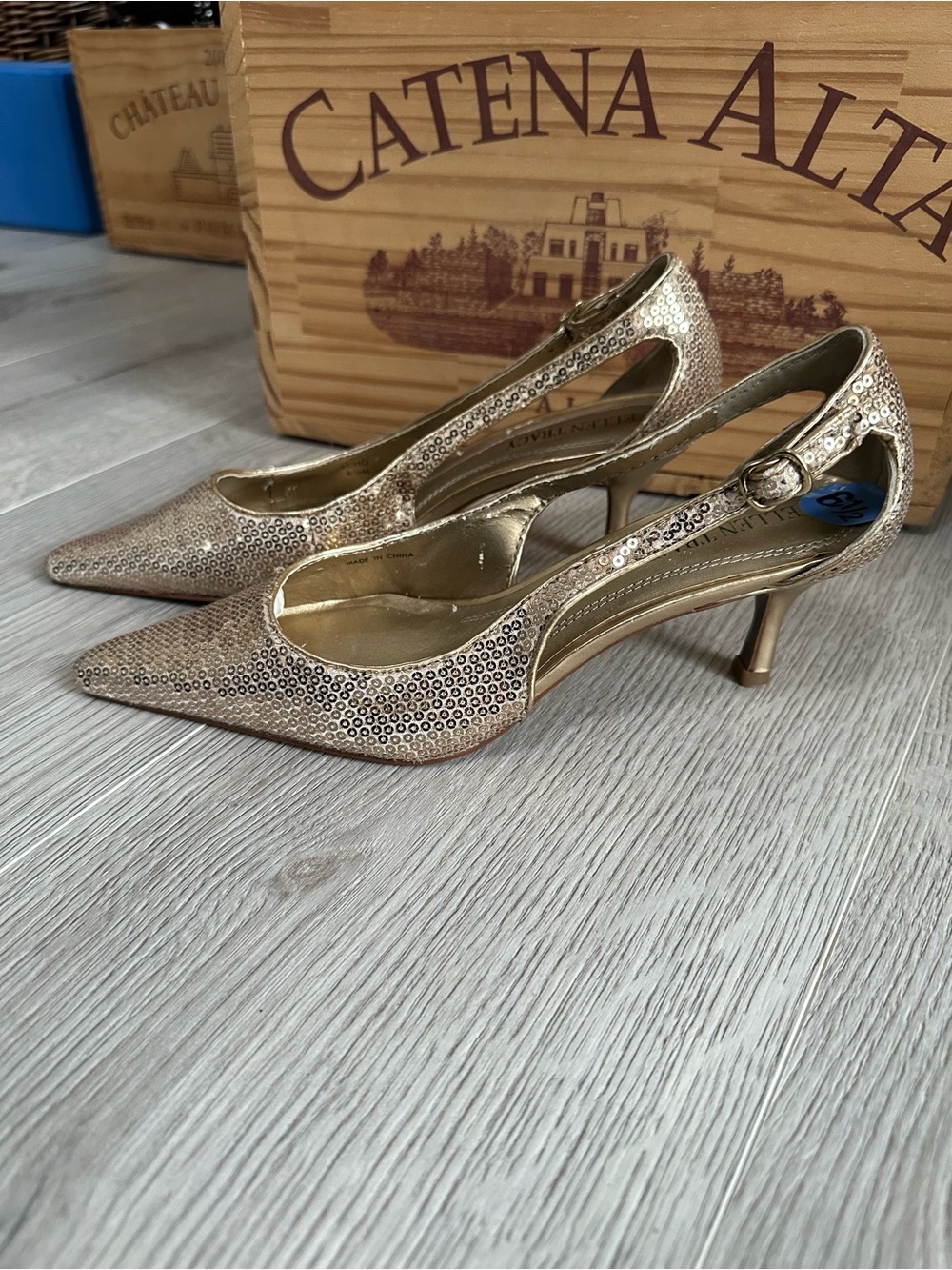 Ellen Tracy Gold Sequin Slingback Kitten Heels – Size 6.5
